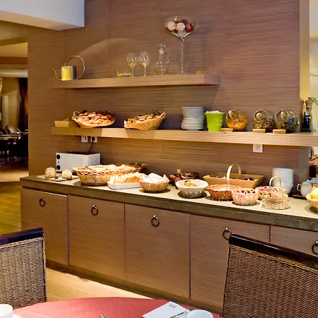 Mercure La Cite 4* قرقشونه