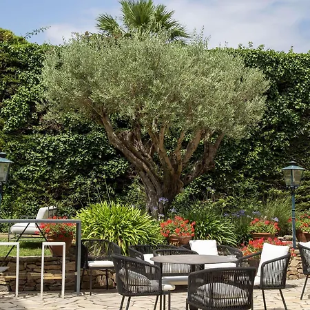 Hotel Mercure La Cite 4*