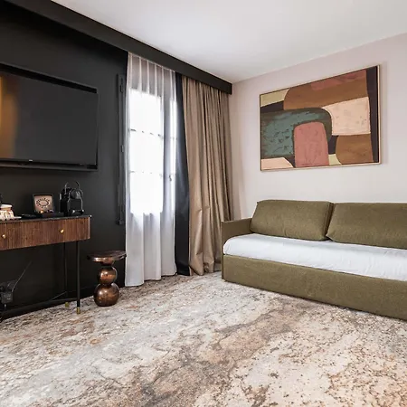 Mercure La Cite Hotel 4*