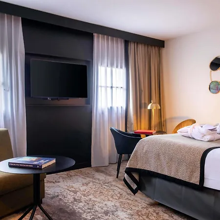 Mercure La Cite فندق قرقشونه