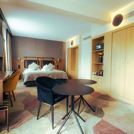 Mercure La Cité 4*