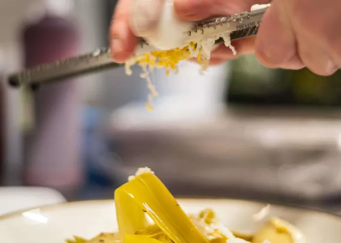 Mercure La Cite 4* قرقشونه