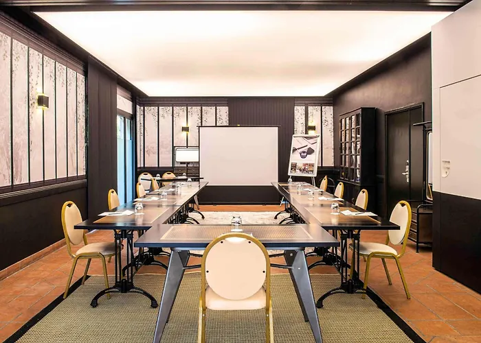 Hotel Mercure La Cite 4*